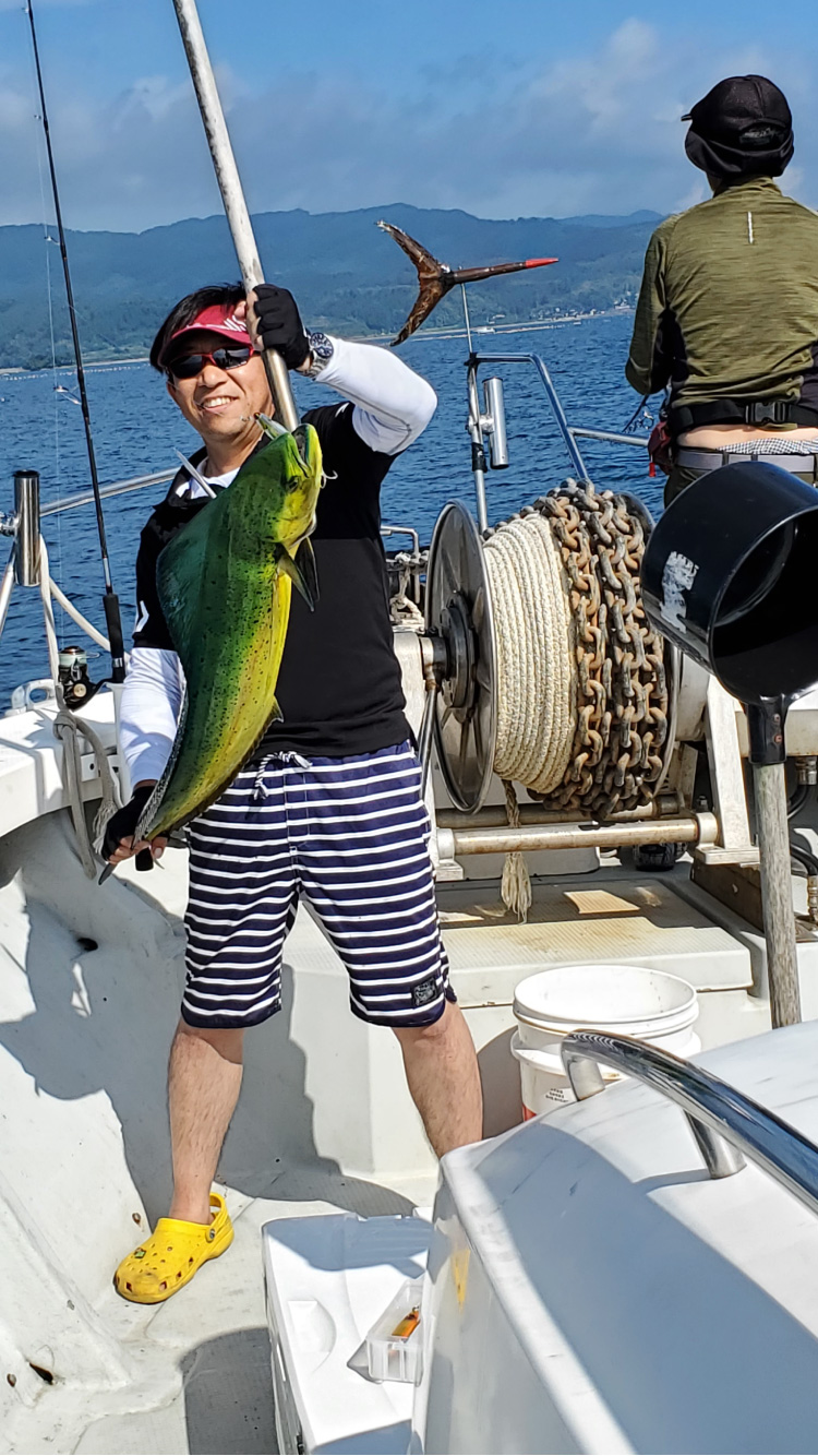 アオリイカやタチウオの生息する富山湾で釣り船に乗って釣り体験できる『泰誠丸』